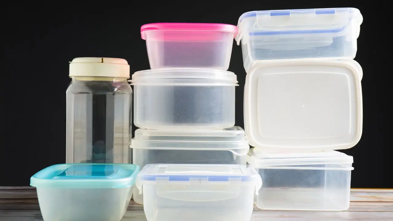 Il segreto per mantenere la plastica come nuova anche sotto il sole estivo