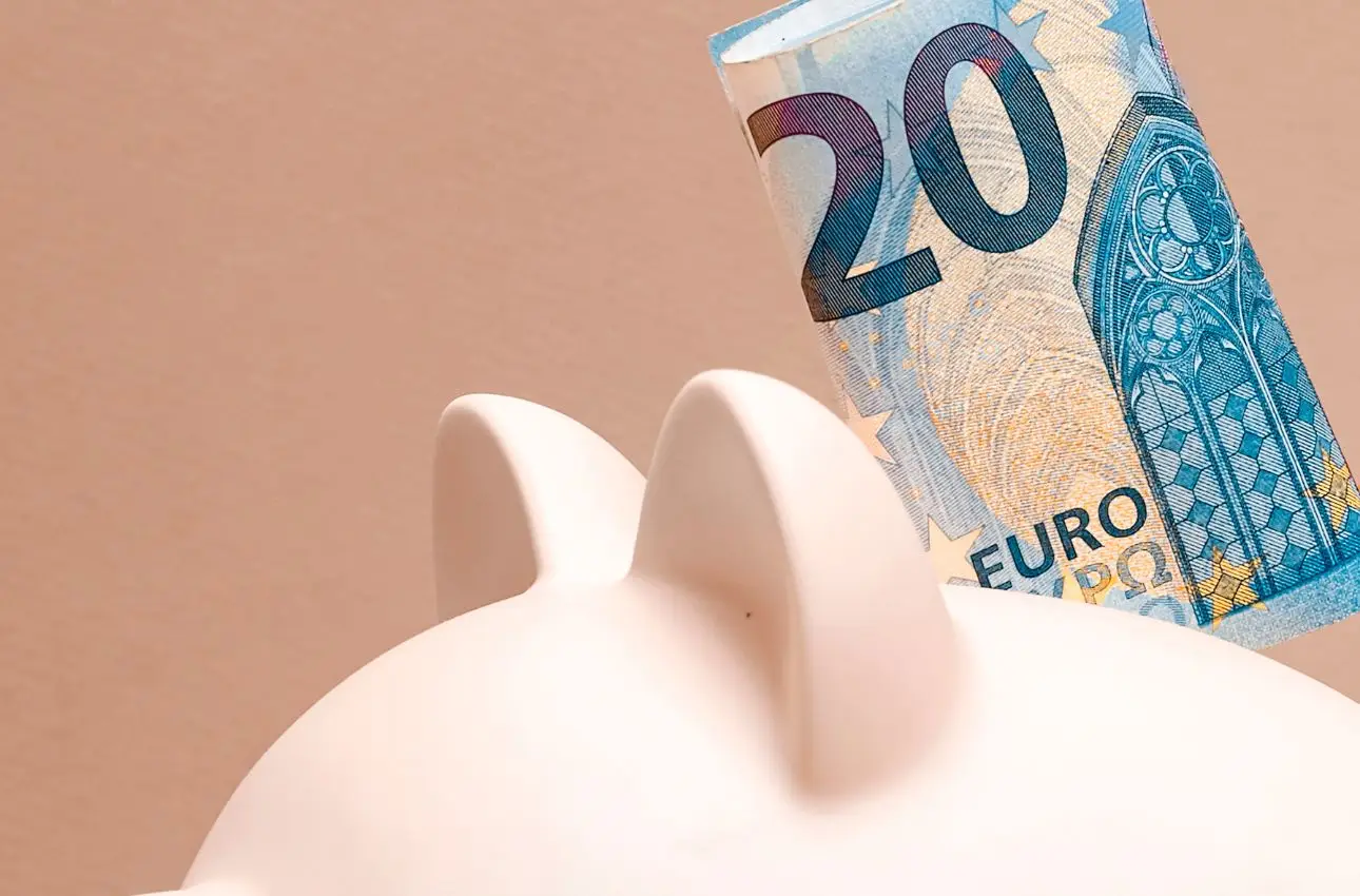 Il metodo semplice e realistico per accantonare 5000 euro in un anno anche se guadagni poco