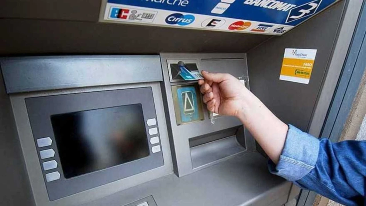 Hai più di 5000 euro sul conto? Ecco quanto stai perdendo davvero ogni anno per colpa di questa tassa